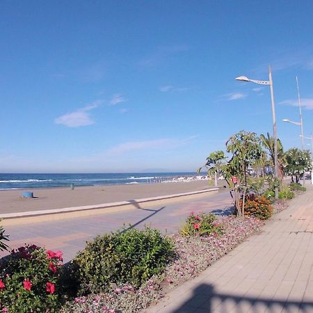 Spacious 1 Bedroom Apartment, Beach Front, Torrox Costa 外观 照片