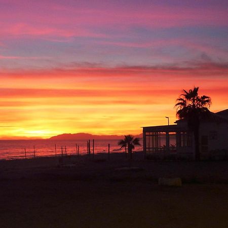Spacious 1 Bedroom Apartment, Beach Front, Torrox Costa 外观 照片