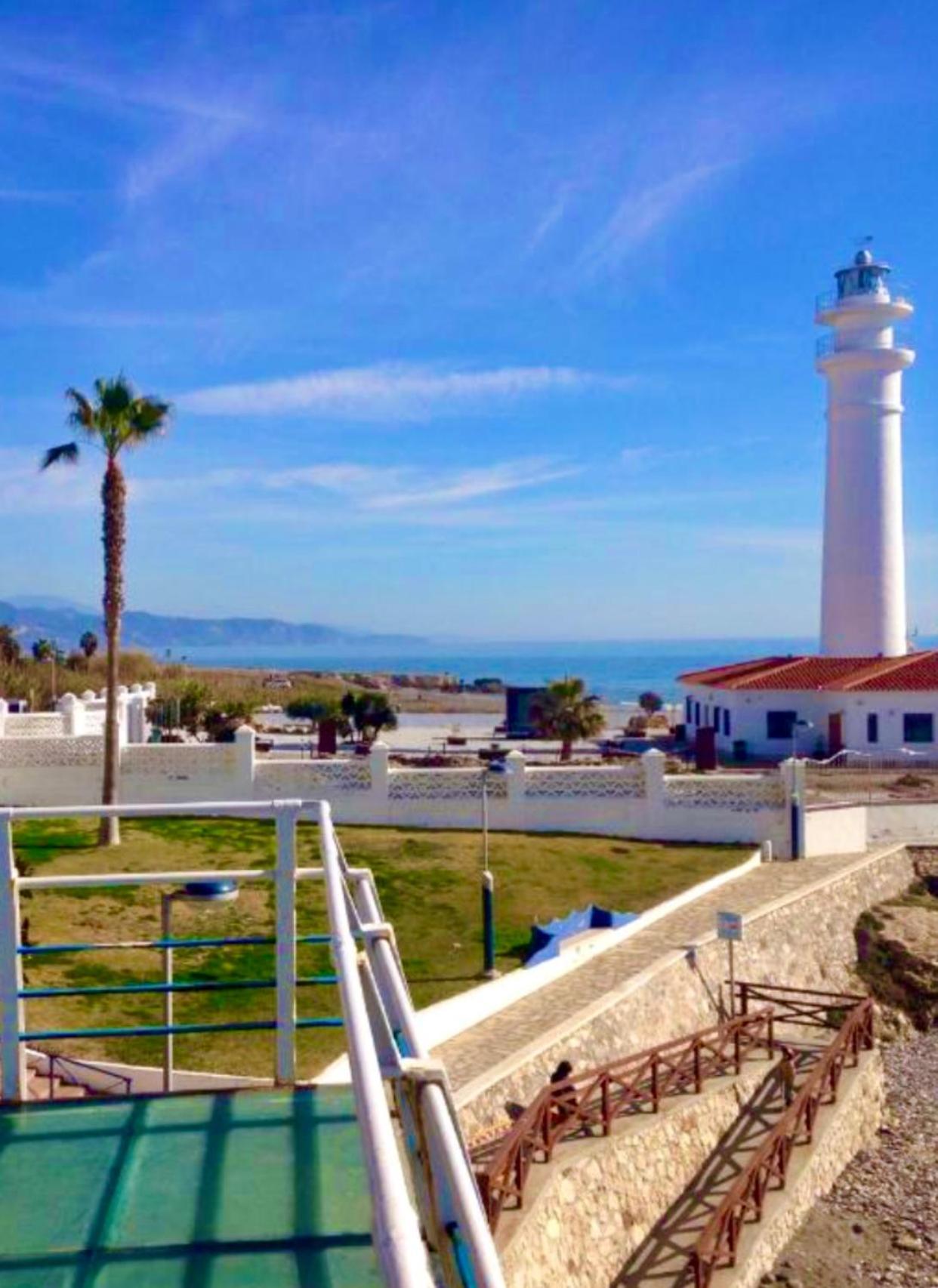 Spacious 1 Bedroom Apartment, Beach Front, Torrox Costa 外观 照片