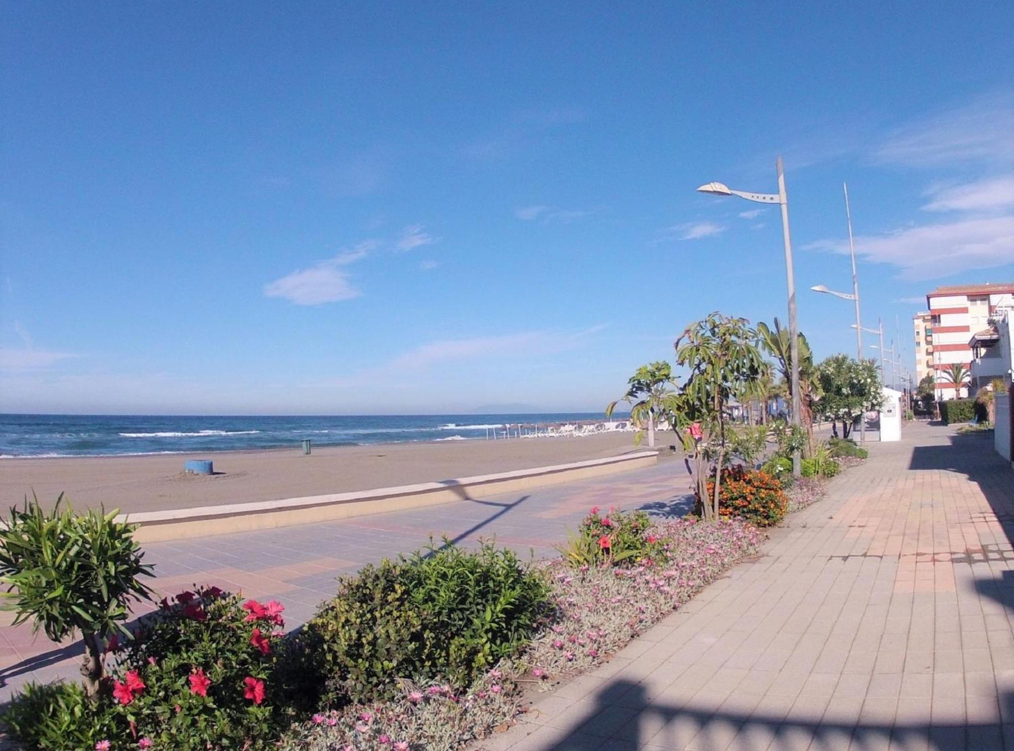 Spacious 1 Bedroom Apartment, Beach Front, Torrox Costa 外观 照片