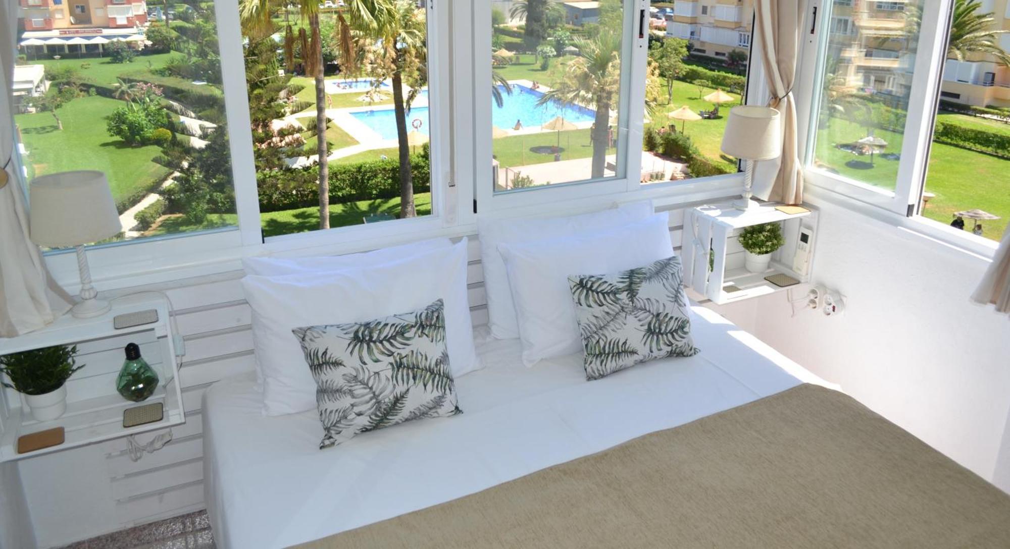 Spacious 1 Bedroom Apartment, Beach Front, Torrox Costa 外观 照片
