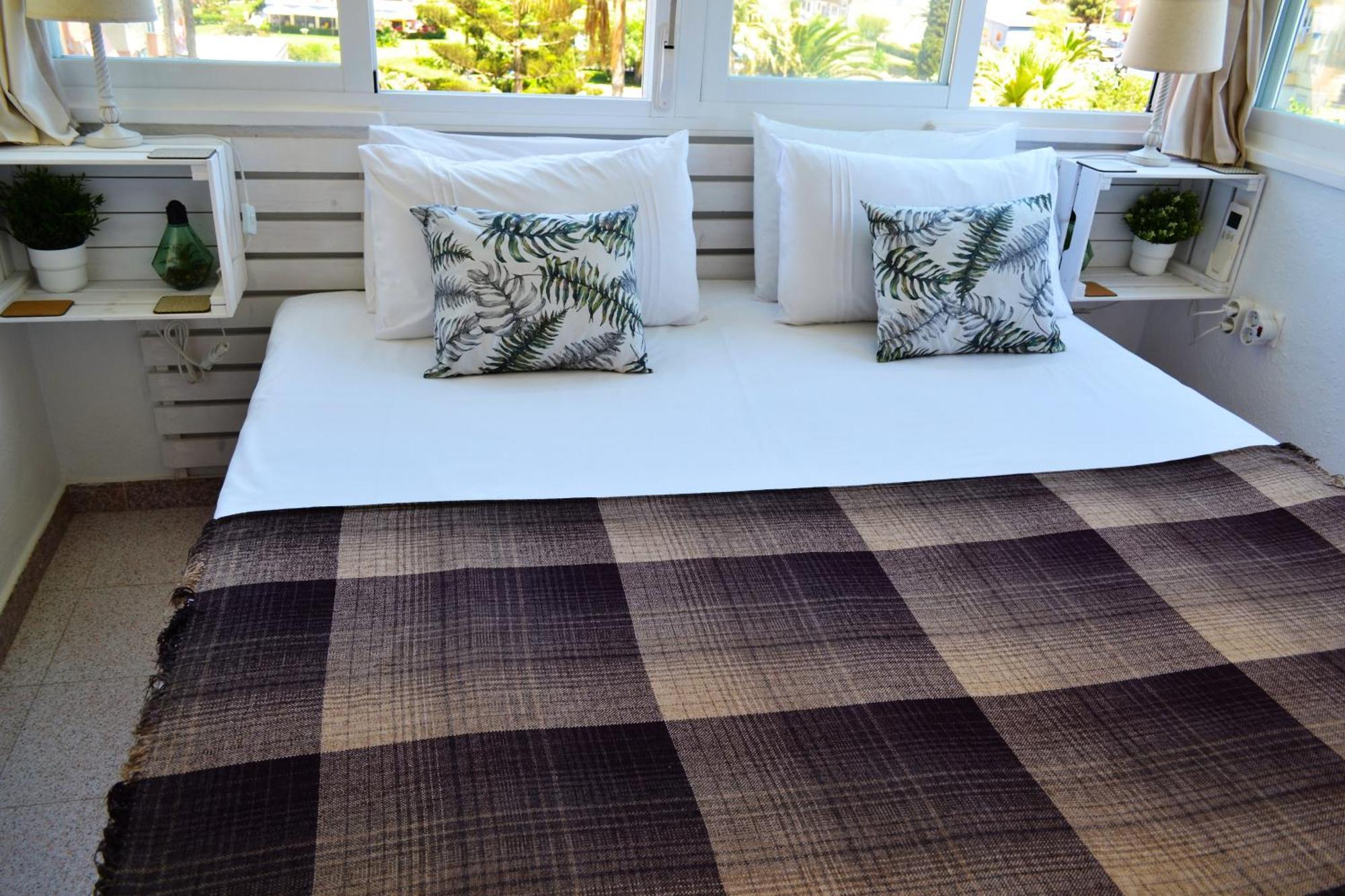 Spacious 1 Bedroom Apartment, Beach Front, Torrox Costa 外观 照片