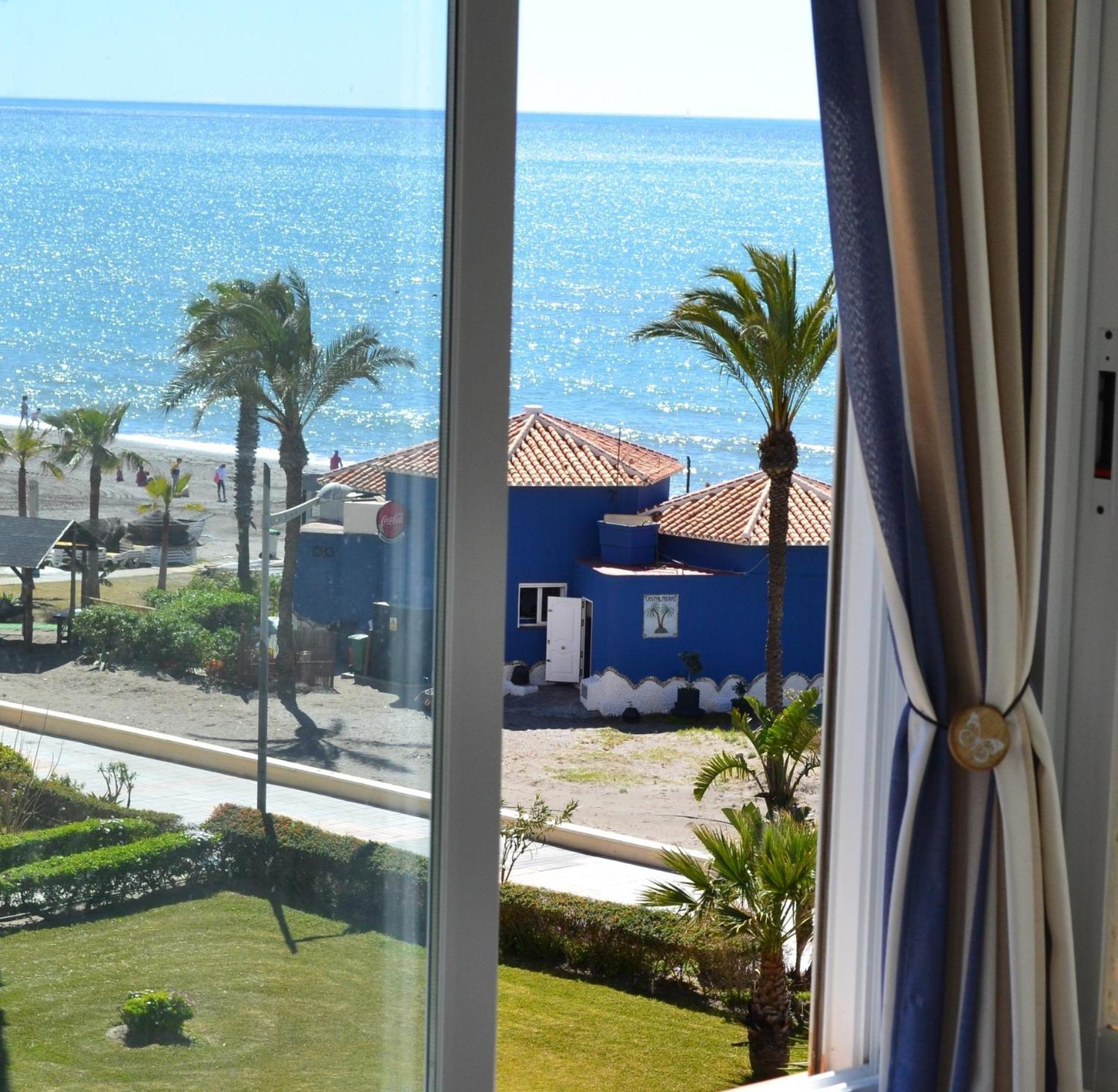 Spacious 1 Bedroom Apartment, Beach Front, Torrox Costa 外观 照片