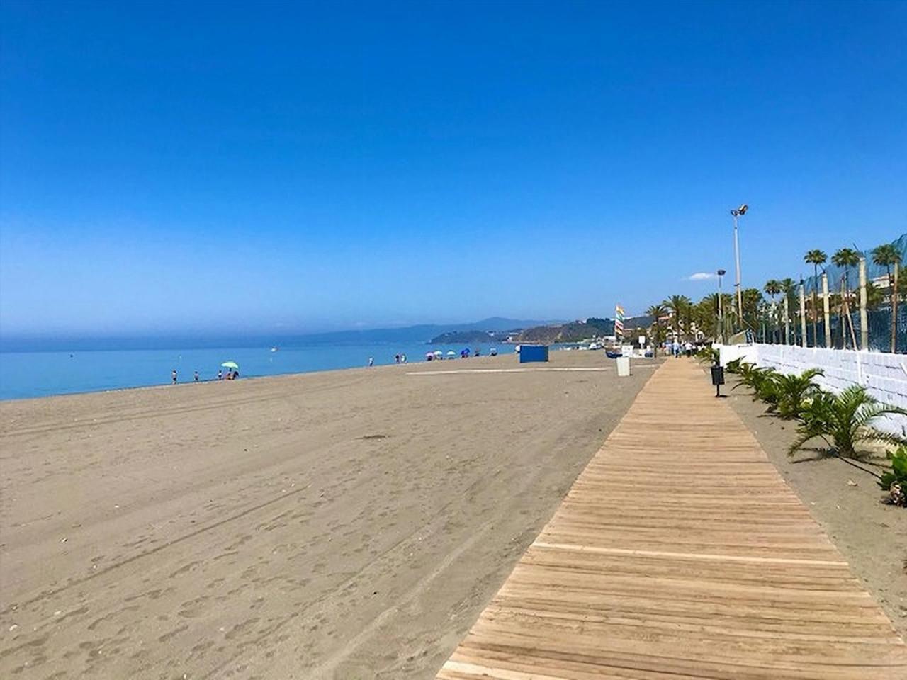 Spacious 1 Bedroom Apartment, Beach Front, Torrox Costa 外观 照片